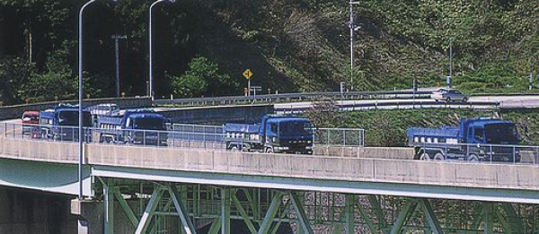 ダンプ輸送